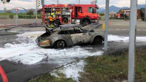 Brescia: il marito la lascia, lei dà fuoco alla sua Porsche