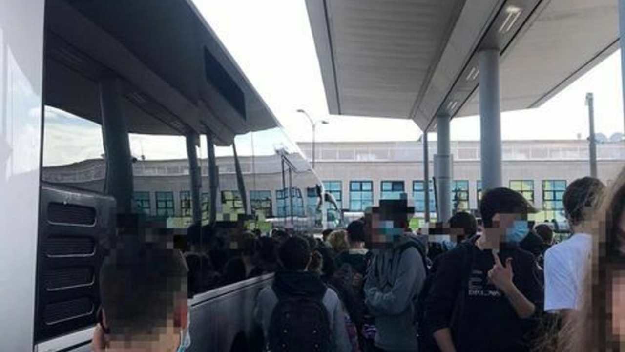 Scuola e trasporti: è scontro col Governo dopo la decisione di De Luca