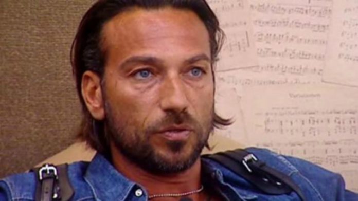 Perché Lui Fa Finta Di Non Vedermi