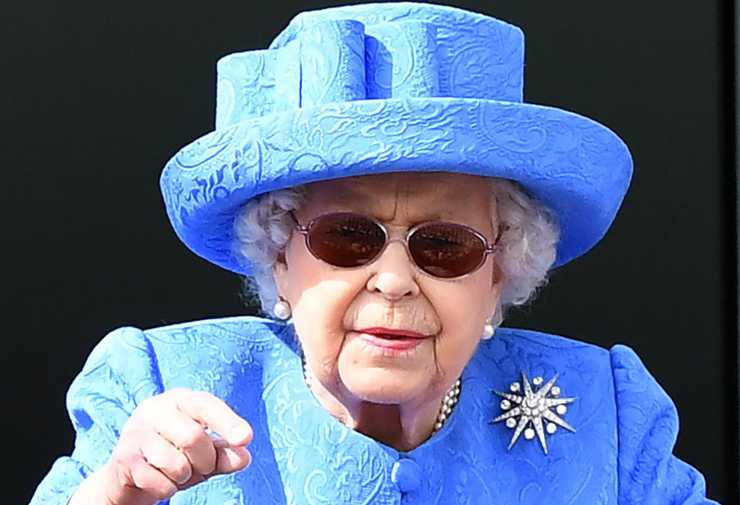 Regina Elisabetta furto a Buckingham Palace - Solonotizie24