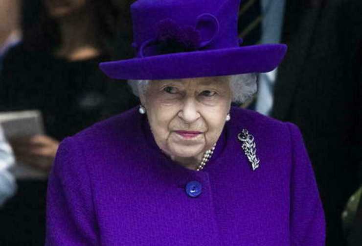 Regina Elisabetta furto a Buckingham Palace - Solonotizie24
