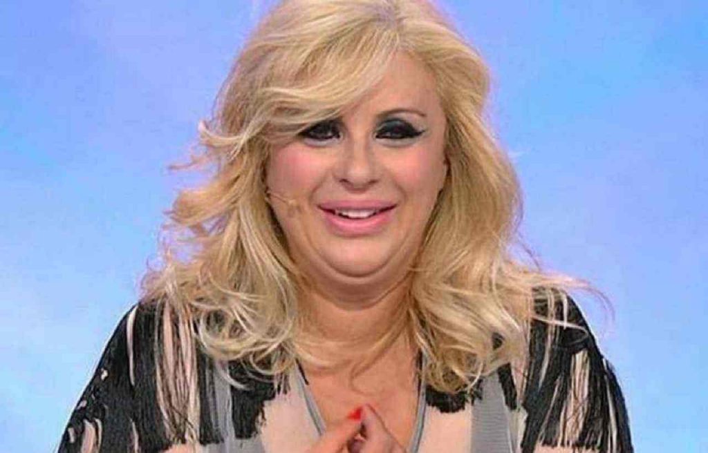 Tina Cipollari, nuovo look da Federico Fashion Style: la vamp ha rivoluzionato i capelli