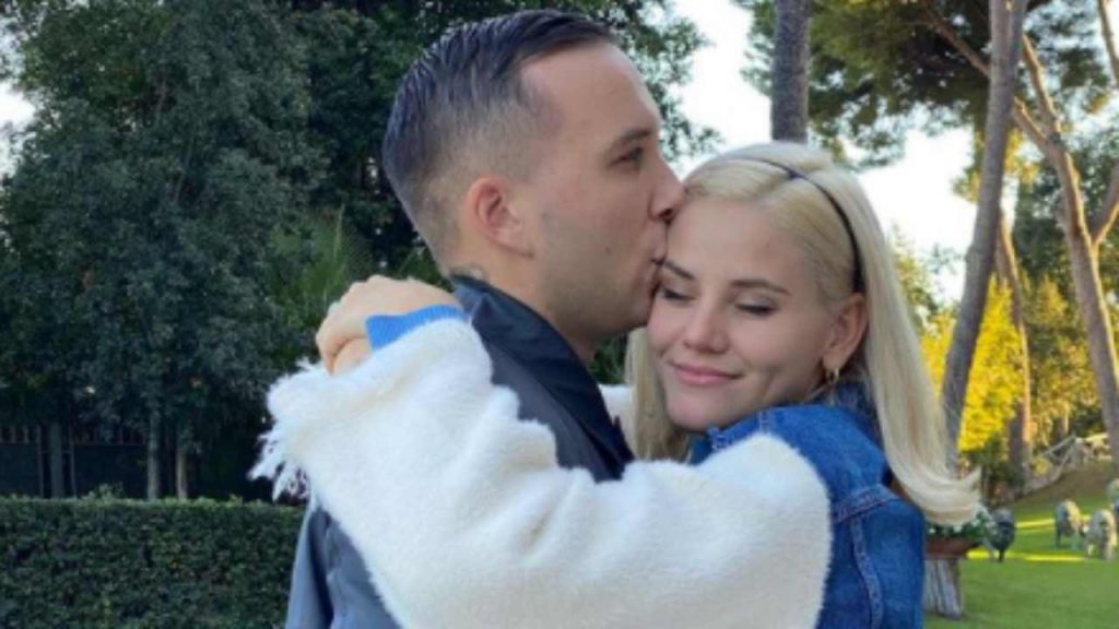 Arianna Montefiori e Briga di Amici promessa di matrimonio chic: come si sono presentati
