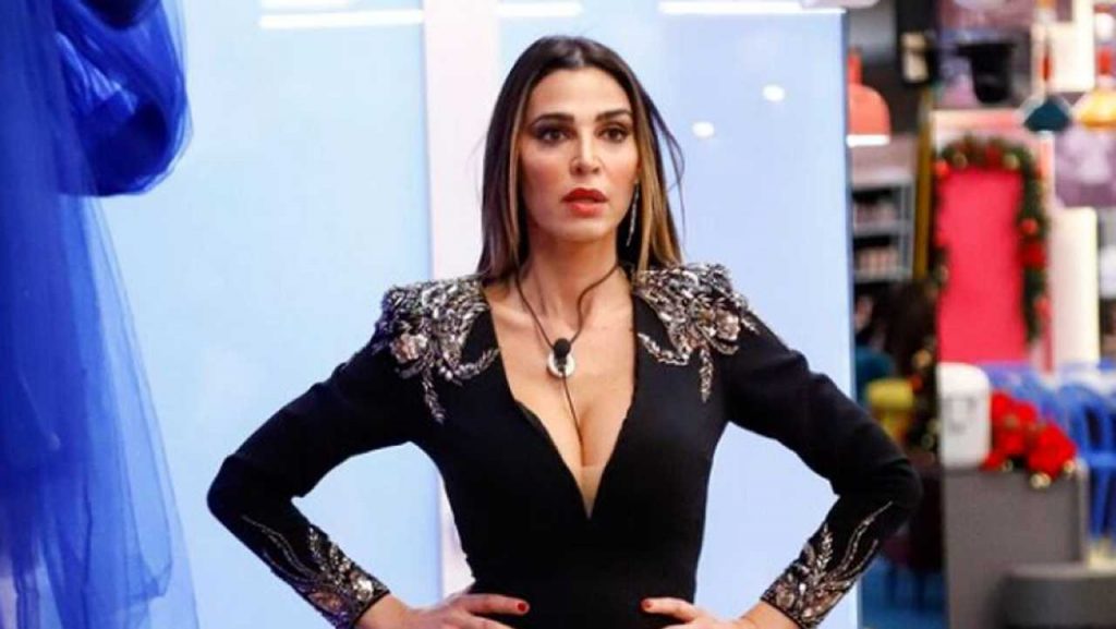 Cecilia Capriotti cambia look da Federico Fashion Style: pazzesca con il nuovo colore