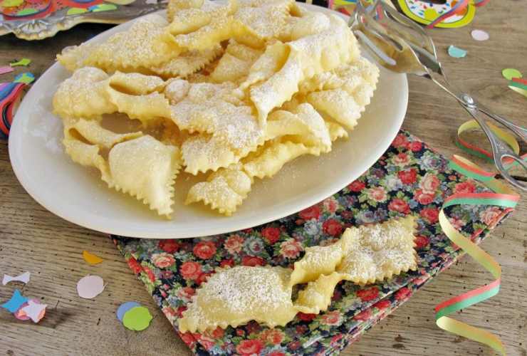 Frappe-Chiacchiere-Ricetta Carnevale-SoloNotizie24.it