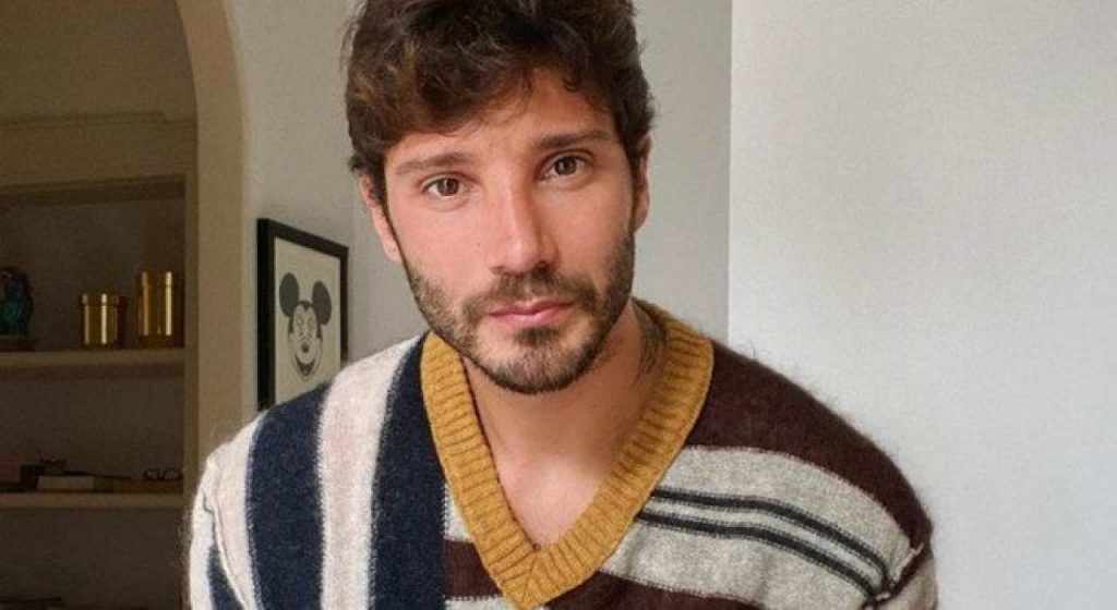 Avete mai visto la mamma di Stefano De Martino? La signora Mariarosaria è bellissima [FOTO]