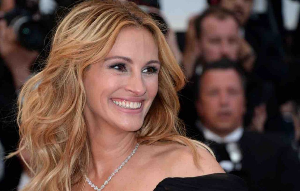 Julia Roberts irriconoscibile, l’attrice beccata senza trucco: ecco com’ è [FOTO]