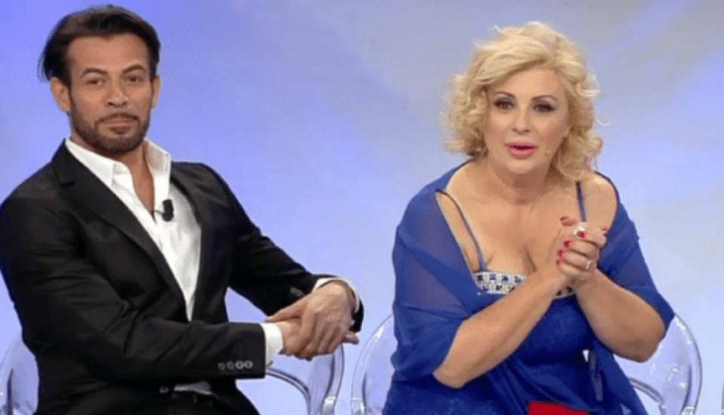 Tina Cipollari e Gianni Sperti si trasformano in Albano e Romina: la foto virale