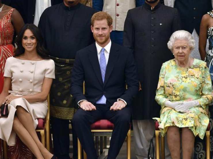 harry-meghan-addio-regina-solonotizie24