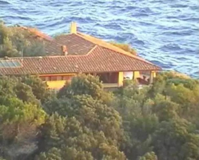 Raffaella Carrà avete mai visto dove vive? Le due ville da sogno Solonotizie24 Raffaella Carrà avete mai visto dove vive? Le due ville da sogno Solonotizie24