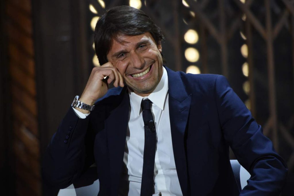 Antonio Conte ieri e oggi, cambiamento incredibile: dalla calvizie alla chioma foltissima [FOTO]