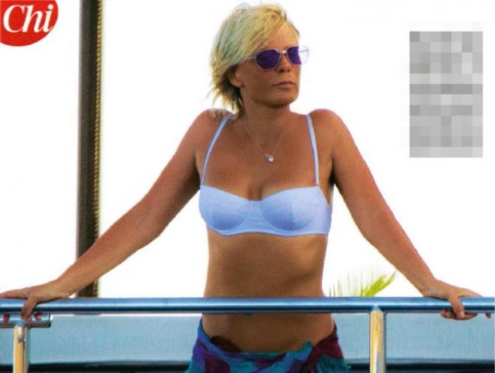 Maria De Filippi l'avete mai vista in bikini? Curve esplosive a quasi 60 anni Solonotizie24 Maria De Filippi l'avete mai vista in bikini? Curve esplosive a quasi 60 anni Solonotizie24
