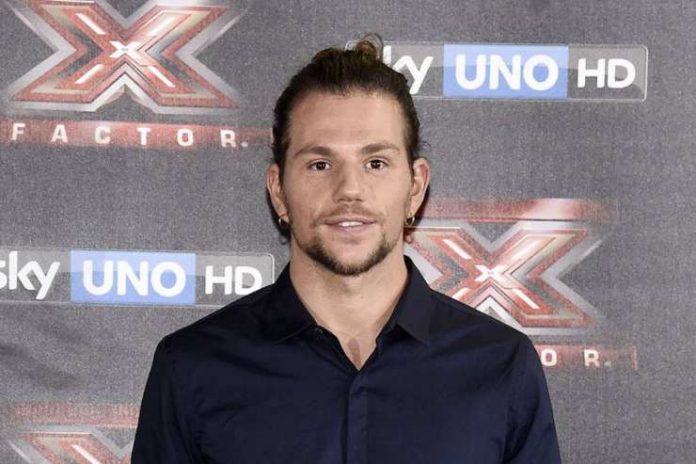enrico nigiotti presenta il suo migliore amico in enrico nigiotti presenta il suo migliore amico in