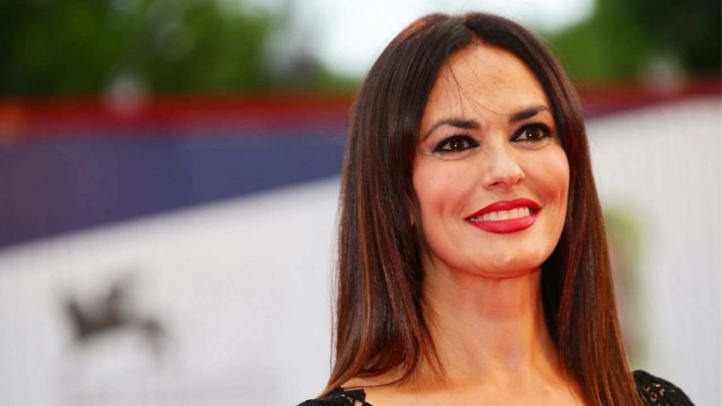 Avete mai visto la sorella di Maria Grazia Cucinotta? Chi è Giovanna, bella quanto lei [FOTO]