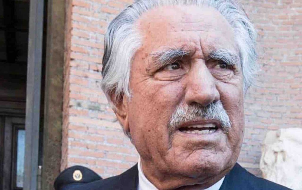 Lando Buzzanca ricoverato in ospedale per un malore | Parla la compagna: “Posso vederlo solo per pochi minuti”