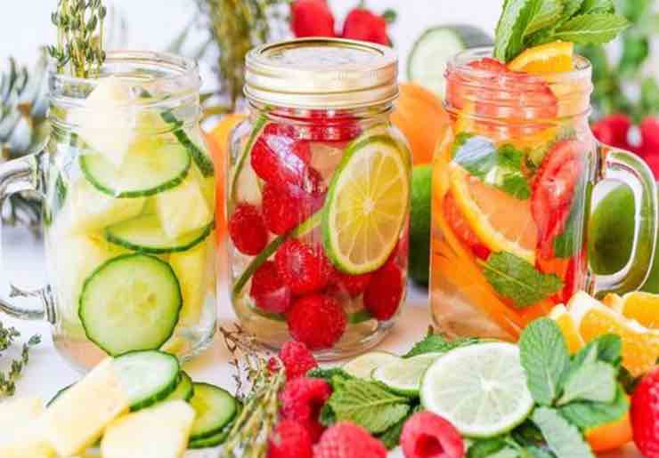 acqua aromatizzata alla frutta