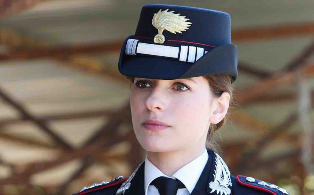 Don Matteo, cambio look per la Capitana: l’attrice Maria Chiara Giannetta con capelli cortissimi