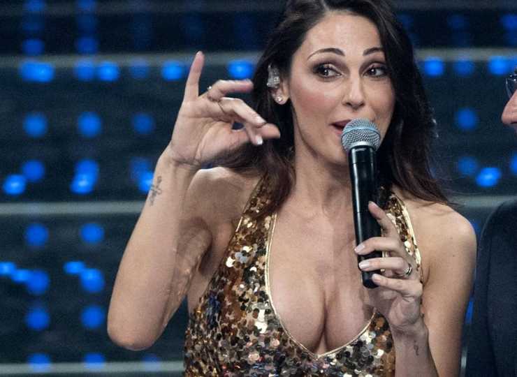 Anna Tatangelo gelosie Mediaset - Solonotizie24