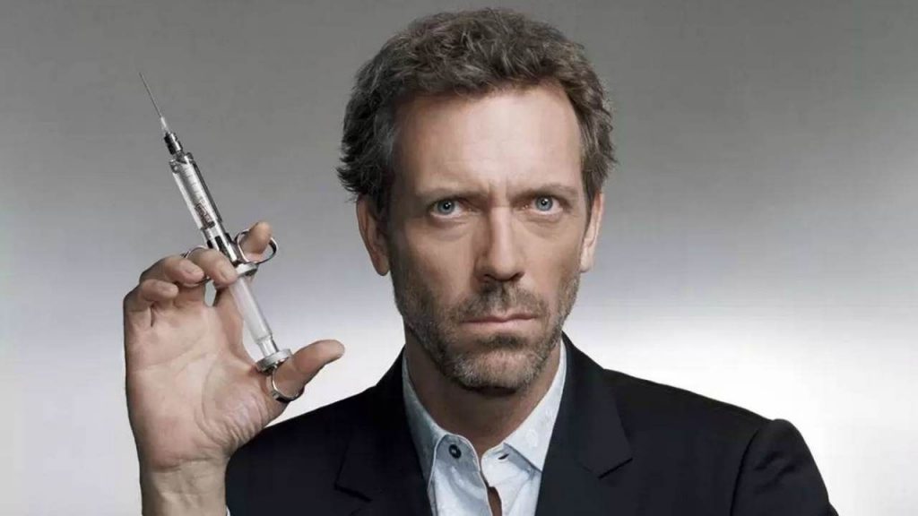 Dr House, che fine ha fatto Hugh Laurie? Oggi a 61 anni è irriconoscibile [FOTO]