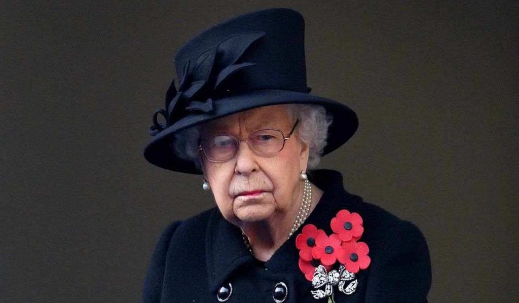La Regina Elisabetta convoca la royal family : il piano per fermare Meghan Markle