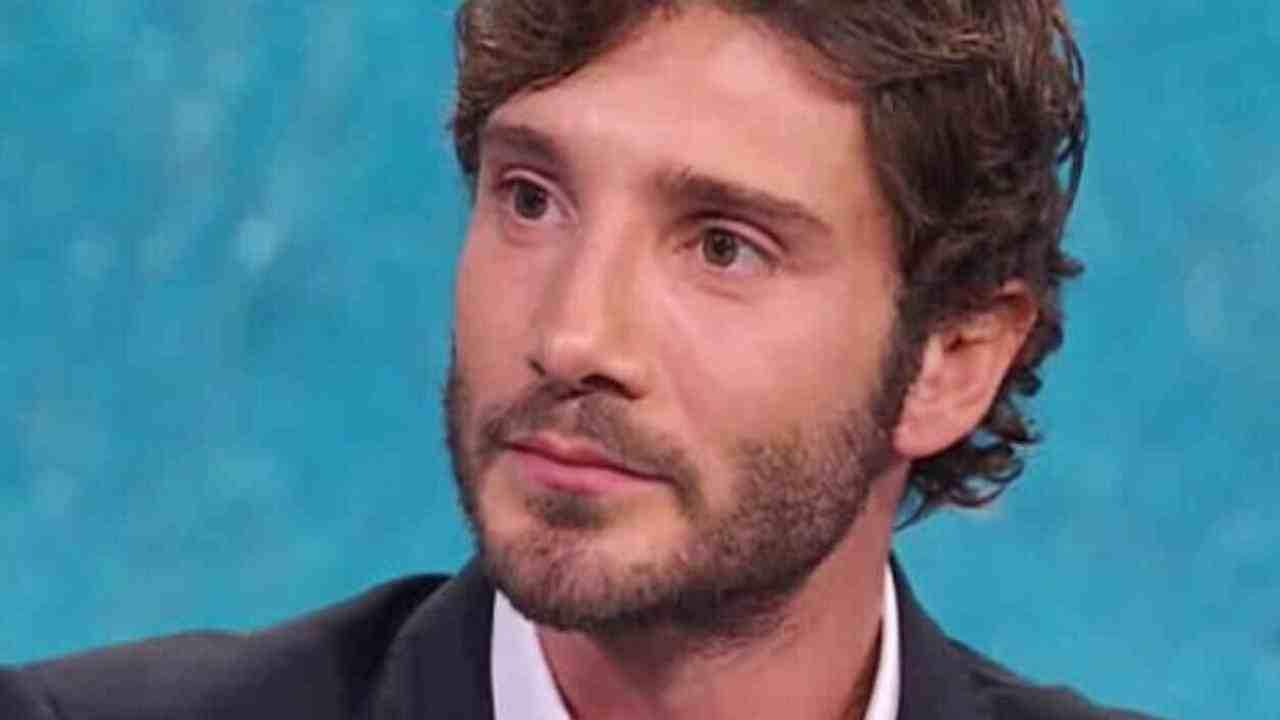 Stefano De Martino proposta social - Solonotizie24