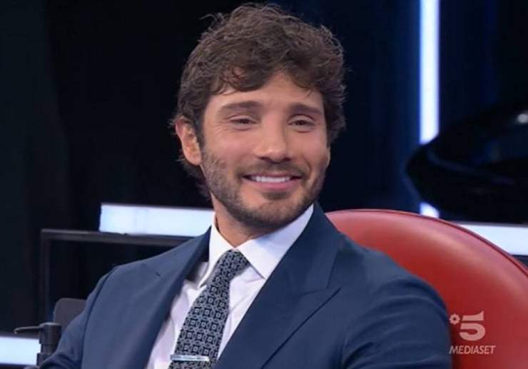 Stefano De Martino proposta social - Solonotizie24