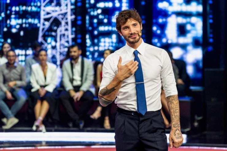 Stefano De Martino proposta social - Solonotizie24