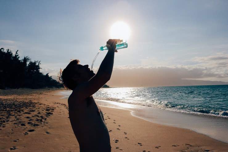 bere due litri di acqua 