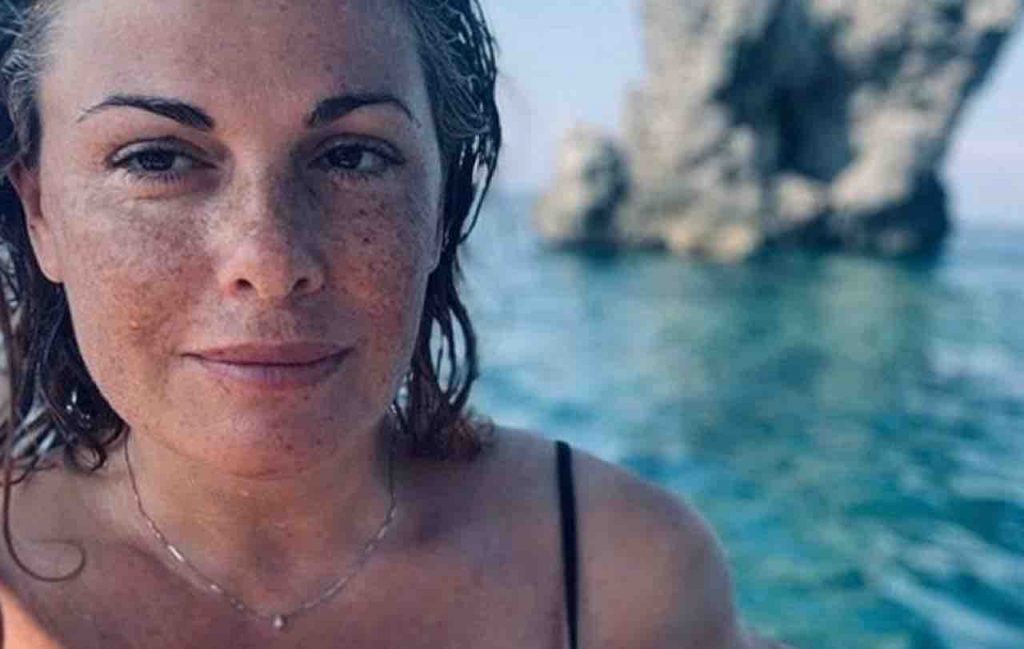 Vanessa Incontrada cambia look, caschetto nero e cortissimo: perfetta