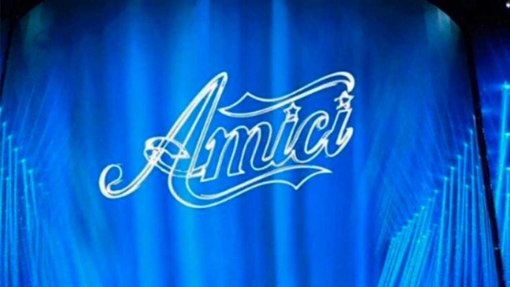 Amici, intervento chirurgico per la cantante: come sta la protagonista