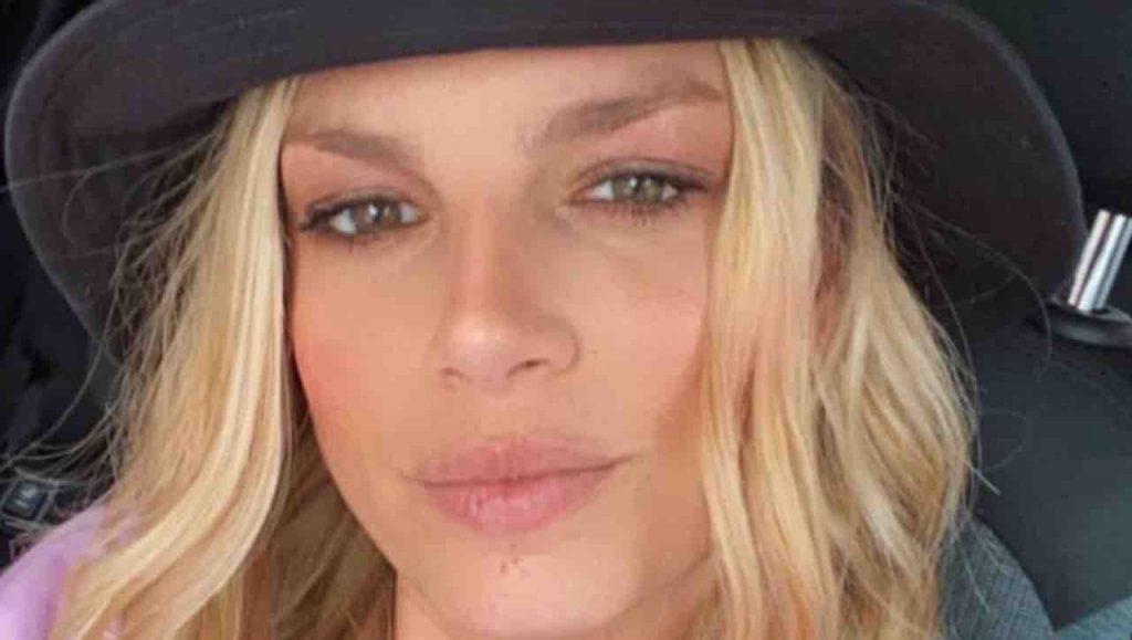 Emma Marrone foto divina in costume | Lo scatto che ha conquistato il web