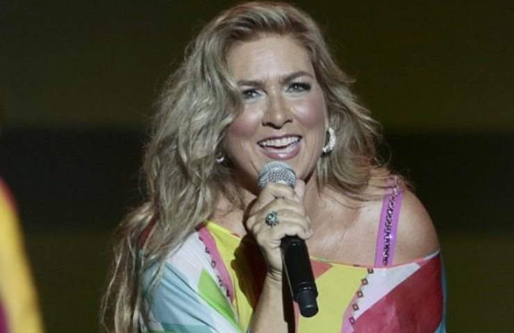 Romina Power in minigonna - Solonotizie24