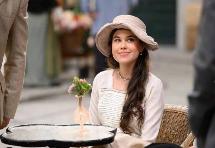 Una Vita, Anabel l’attrice tutta curve: pazzesca in costume FOTO
