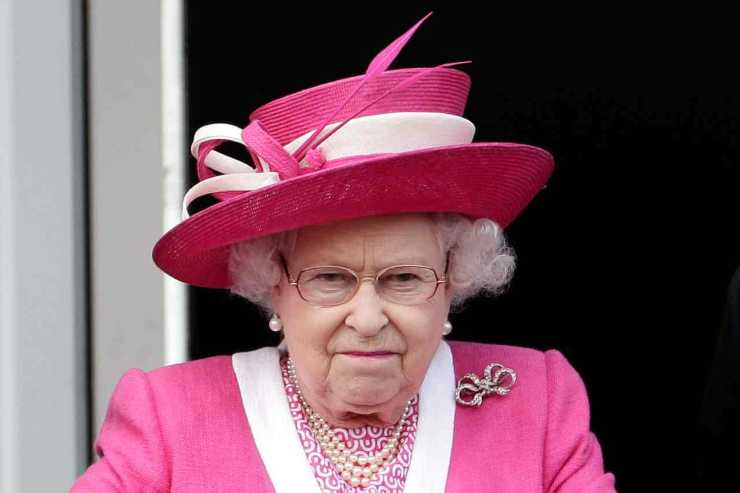 Principe Harry malato bomba Buckingham Palace - Solonotizie24