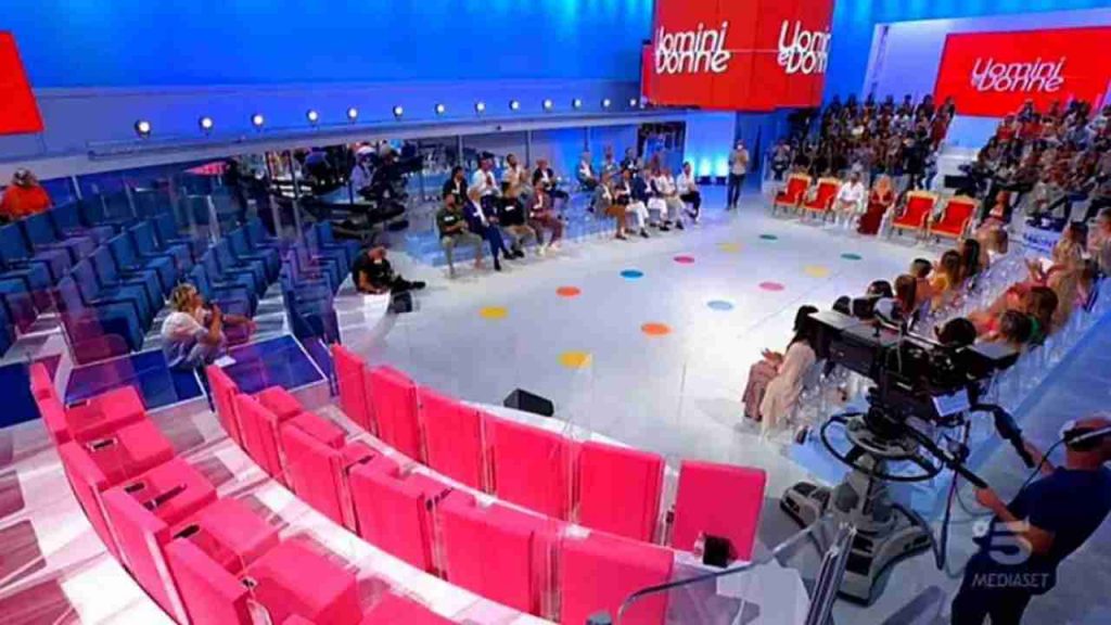 Uomini e Donne, anticipazioni 21 gennaio 2022: arrivano due di picche al trono over
