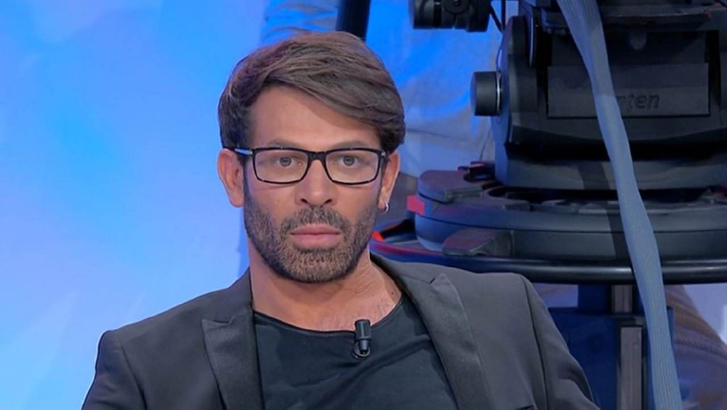 Gianni Sperti conoscete la bellissima sorella Cinzia? Occhi di ghiaccio e viso d’angelo