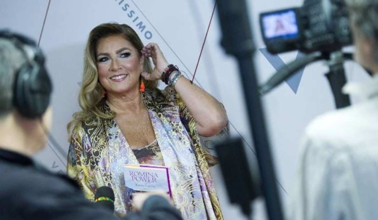 Romina Power outfit insolito - Solonotizie24