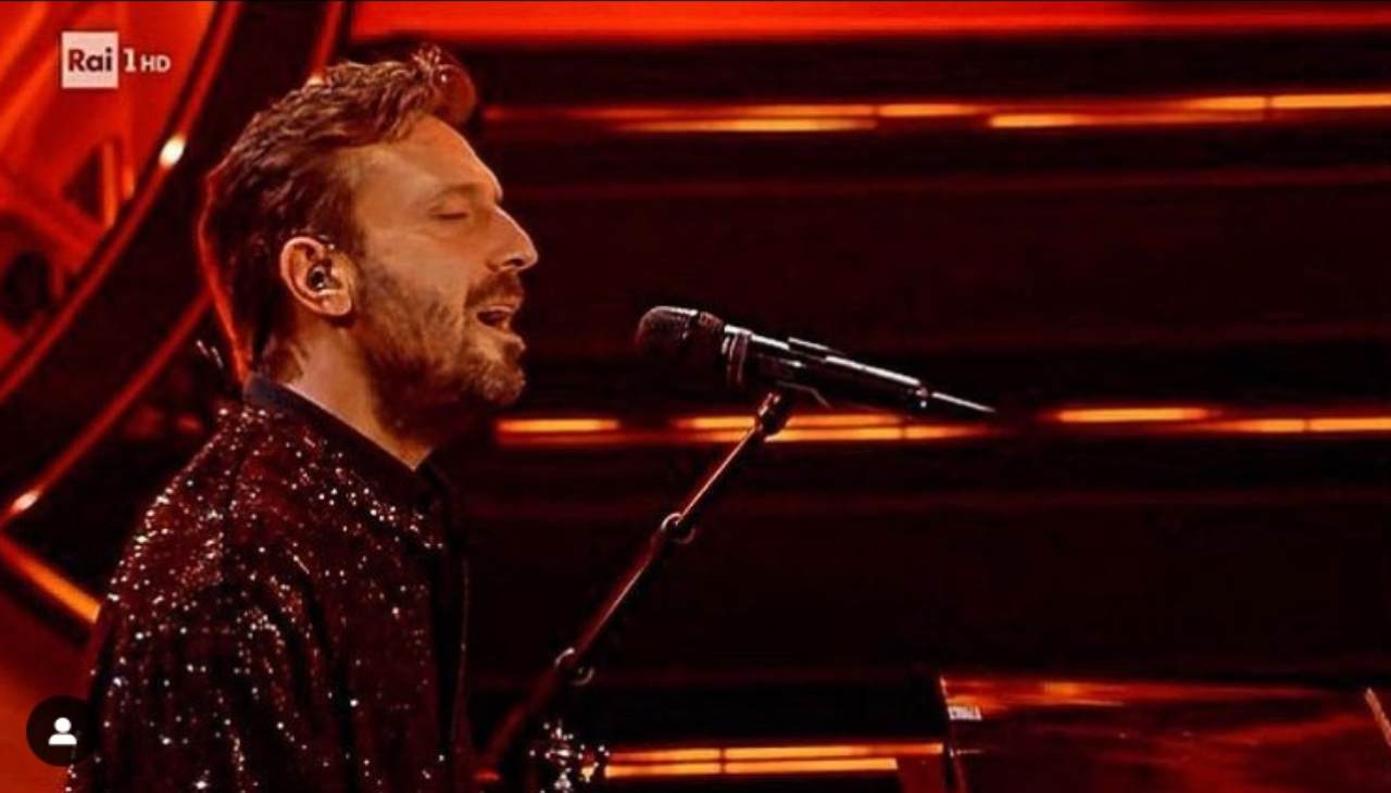 Sanremo cameramen caduto Cesare Cremonini - Solonotizie24