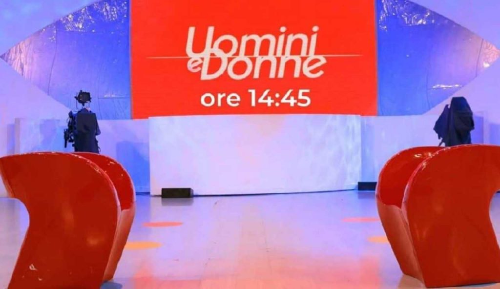 “Mi hai messo le mani addosso”, volano accuse al trono over: la dama senza freni