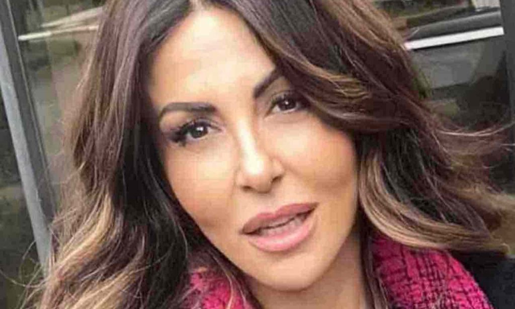 Sabrina Ferilli senza trucco, spunta foto dietro le quinte: eccola al naturale
