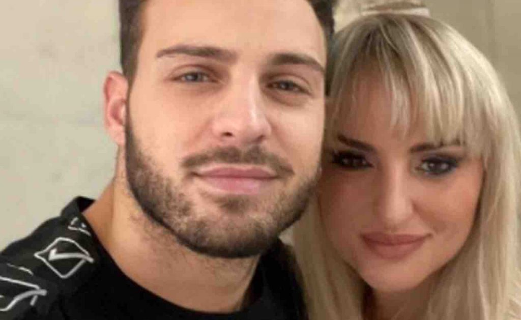 Arisa e Vito Coppola altro che fidanzati…beccati così in macchina