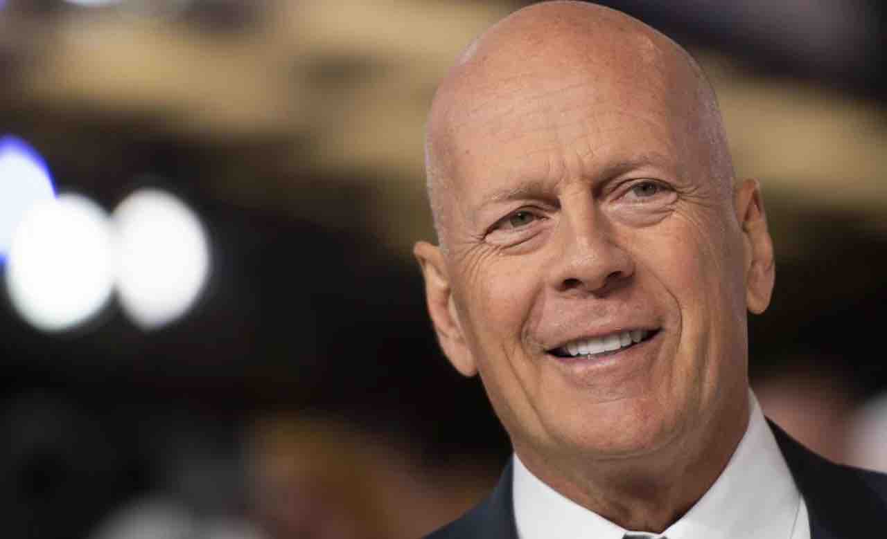 Afasia sintomi e cure, cos’è la malattia di cui soffre l’attore Bruce Willis