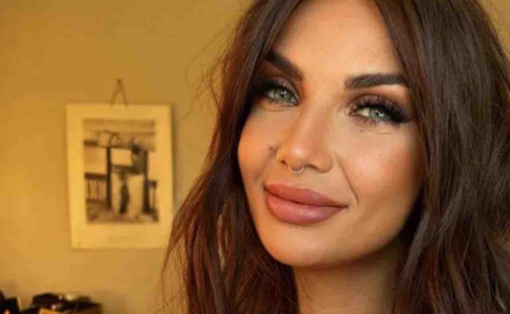 Elettra Lamborghini in bikini, la foto è da censura | La cantante fa esplodere il web