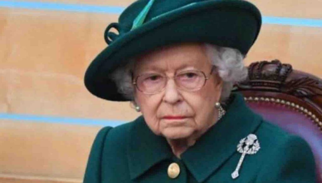 Regina Elisabetta, la malattia l’ha distrutta: come sta