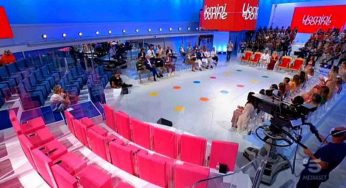 “Sintomi di una gravidanza” | Scoppia la bomba al trono over di Uomini e Donne