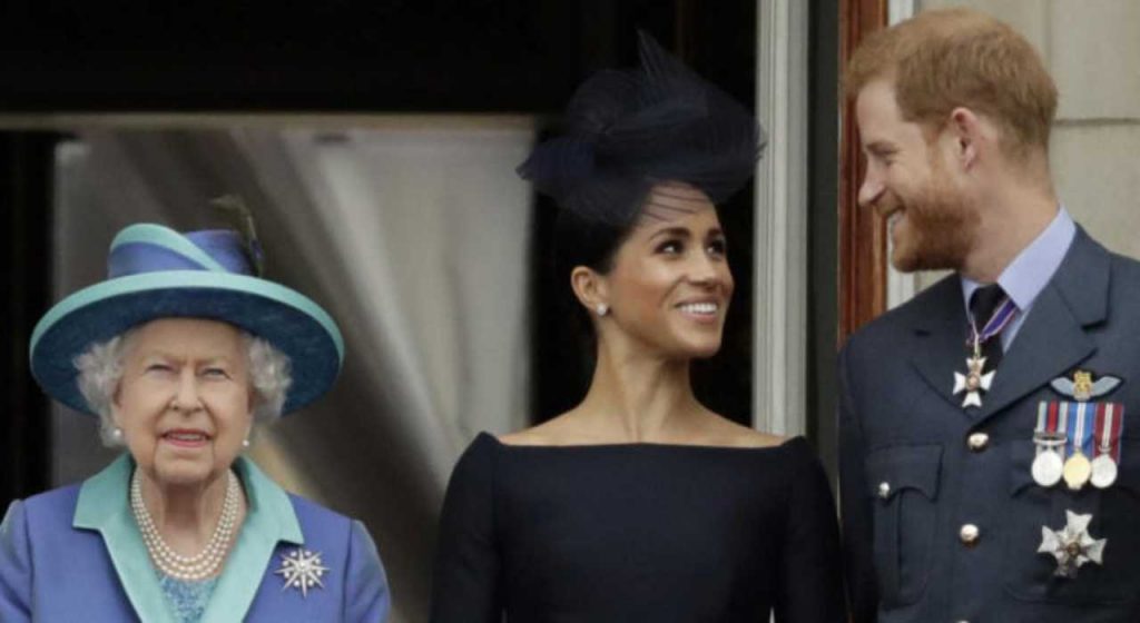Il gesto della Regina Elisabetta cambierà ogni cosa: ecco cosa ha fatto per Harry e Meghan