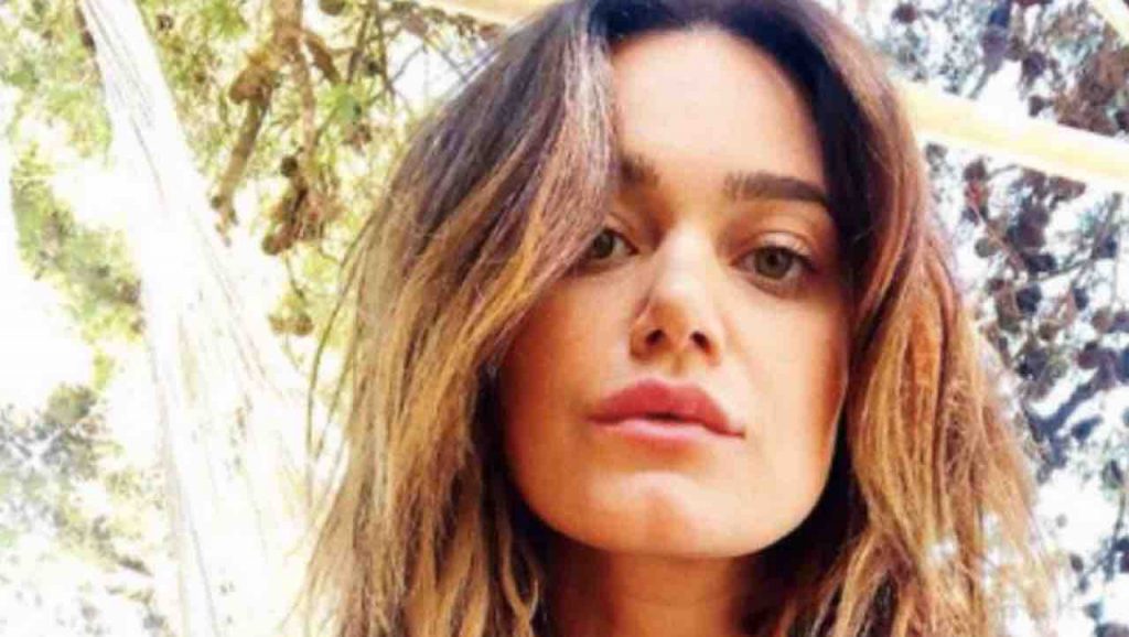 Romina Carrisi bacia lui: la figlia di Albano e Romina innamorata