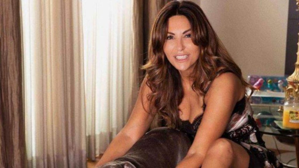 Sabrina Ferilli, la sua estate bollente: le foto fanno impazzire i fan