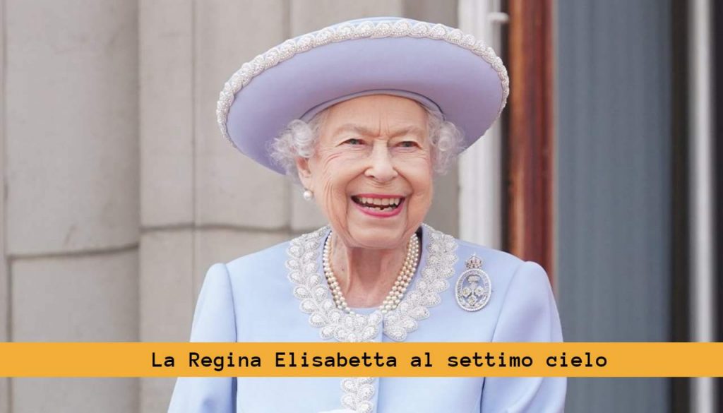 La Regina Elisabetta cavalca il suo pony: la foto è virale