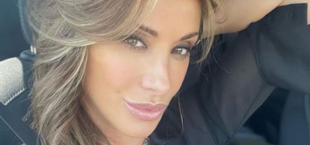 Sabrina Salerno: bella come una Sirena giunonica e solare in vacanza al mare